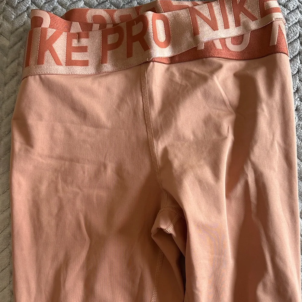 3 Piece Nike Coral High-Neck Logo Crop Tank, Pants and Shorts - Picture 5 of 9